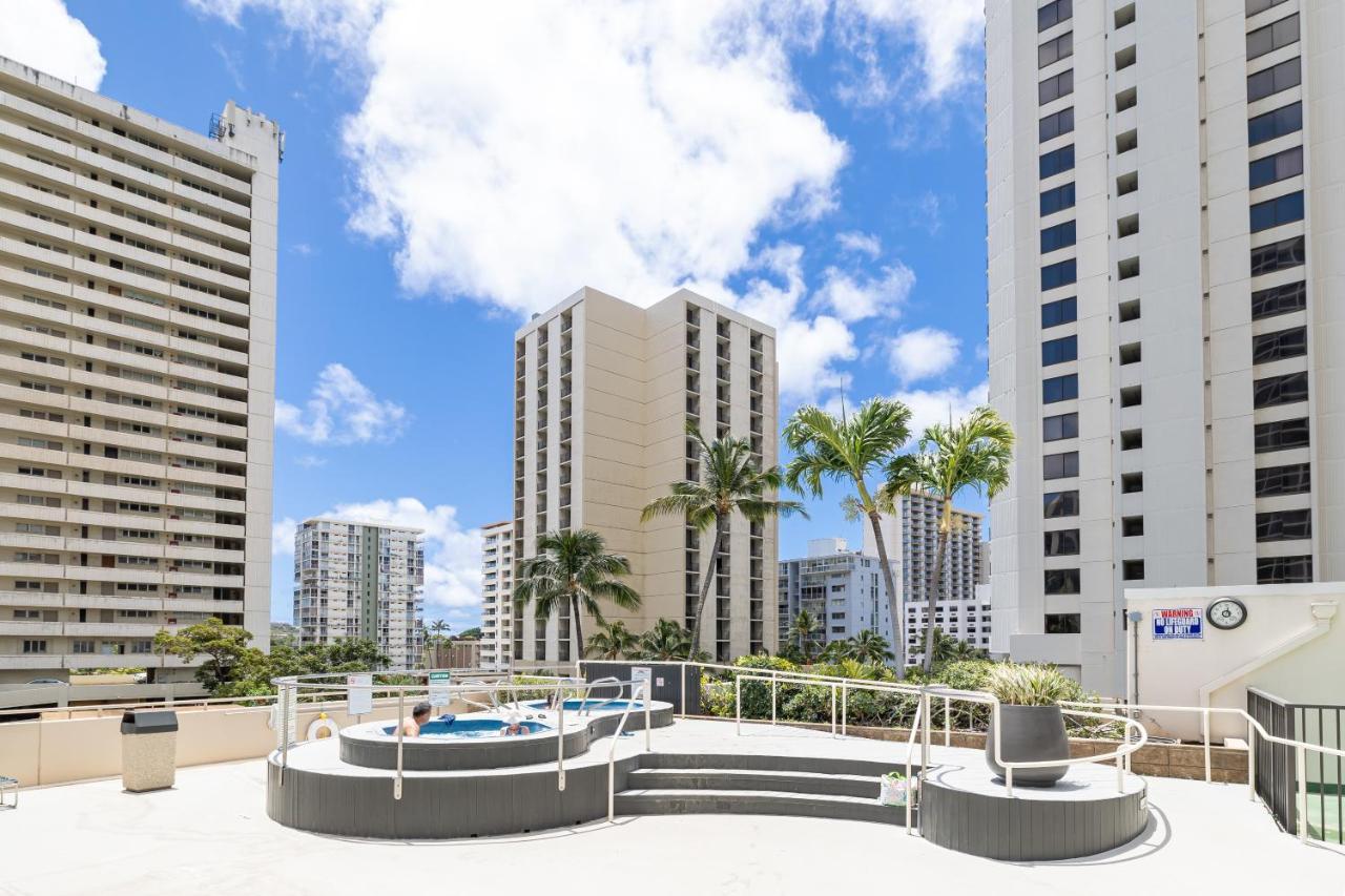 Renovated Ocean View Suite, Near Beach, Free Parking ホノルル エクステリア 写真
