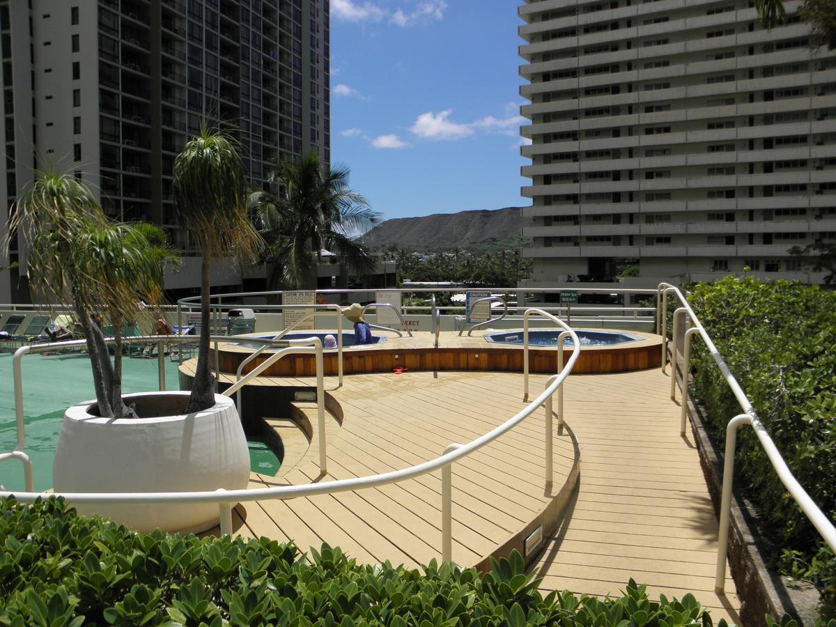 Renovated Ocean View Suite, Near Beach, Free Parking ホノルル エクステリア 写真