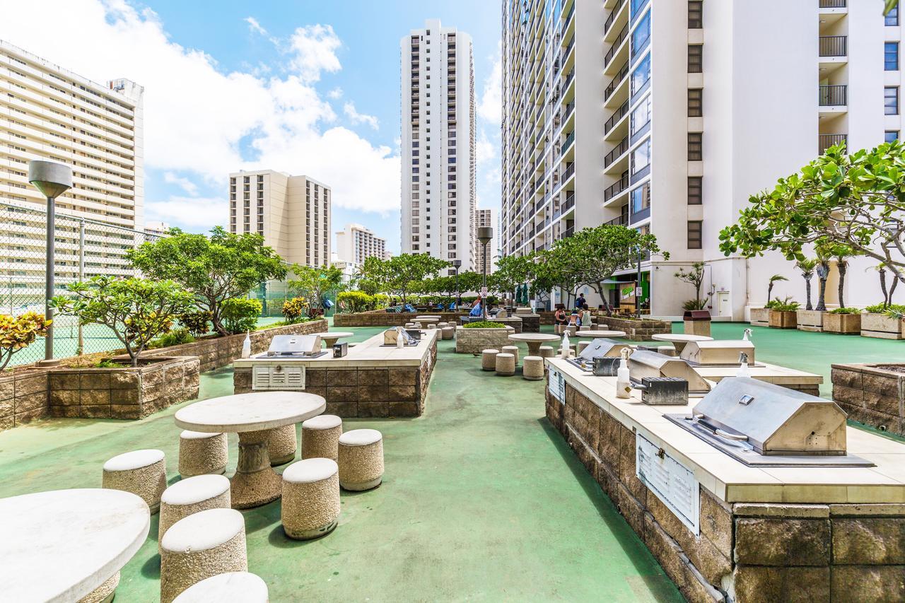 Renovated Ocean View Suite, Near Beach, Free Parking ホノルル エクステリア 写真